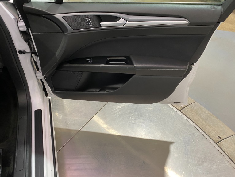 Used-2015-Ford-Fusion-SE-FWD
