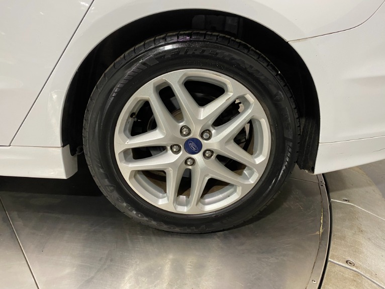 Used-2015-Ford-Fusion-SE-FWD
