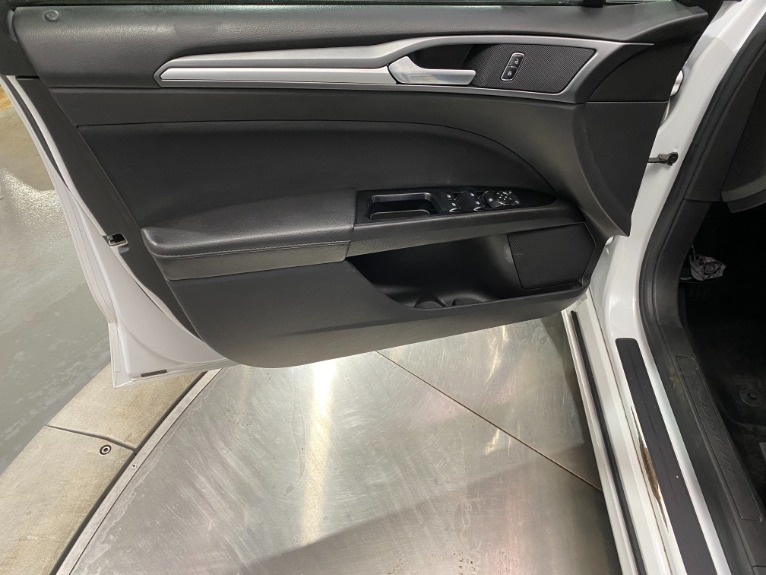 Used-2015-Ford-Fusion-SE-FWD