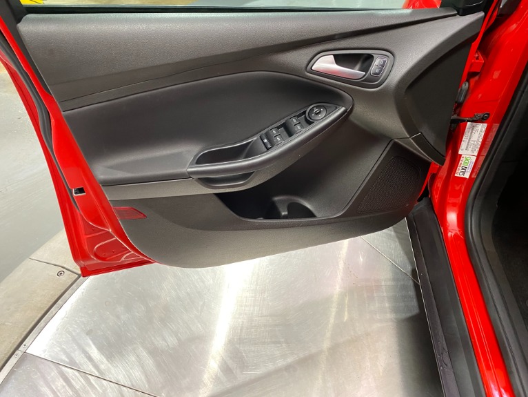 Used-2016-Ford-Focus-SE-FWD