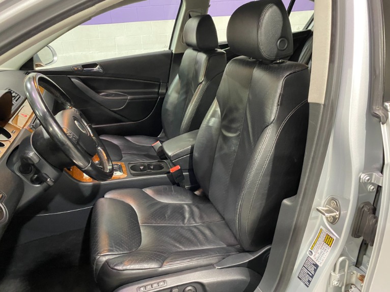 Used-2006-Volkswagen-Passat-36