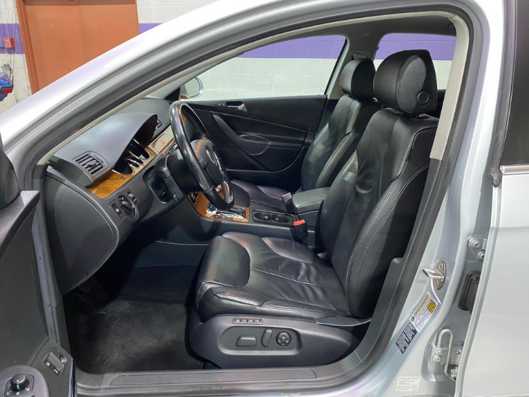 Used-2006-Volkswagen-Passat-36