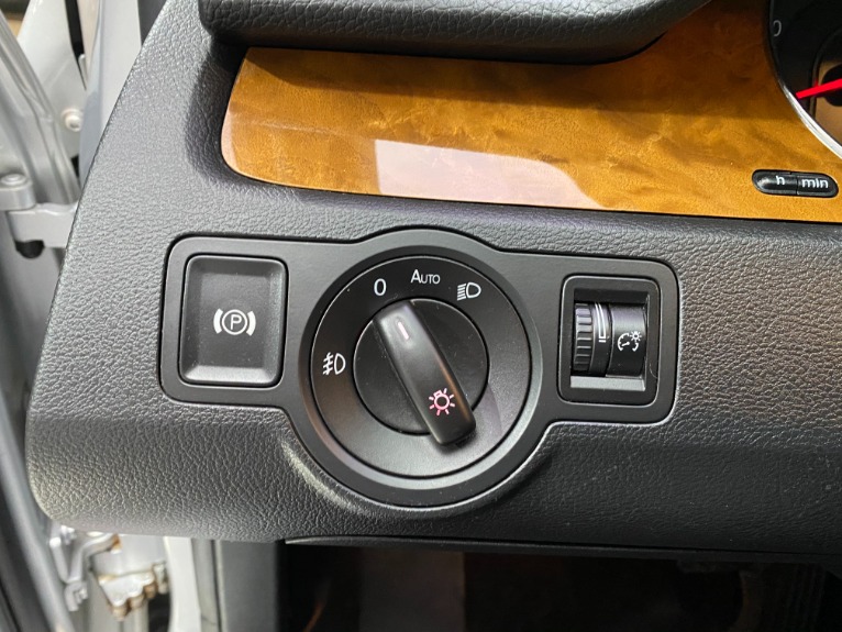 Used-2006-Volkswagen-Passat-36