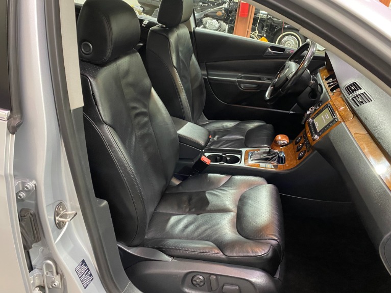 Used-2006-Volkswagen-Passat-36