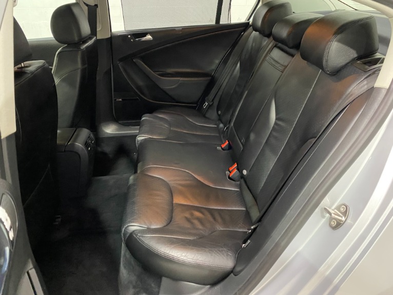 Used-2006-Volkswagen-Passat-36