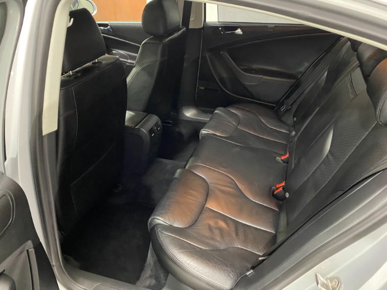 Used-2006-Volkswagen-Passat-36
