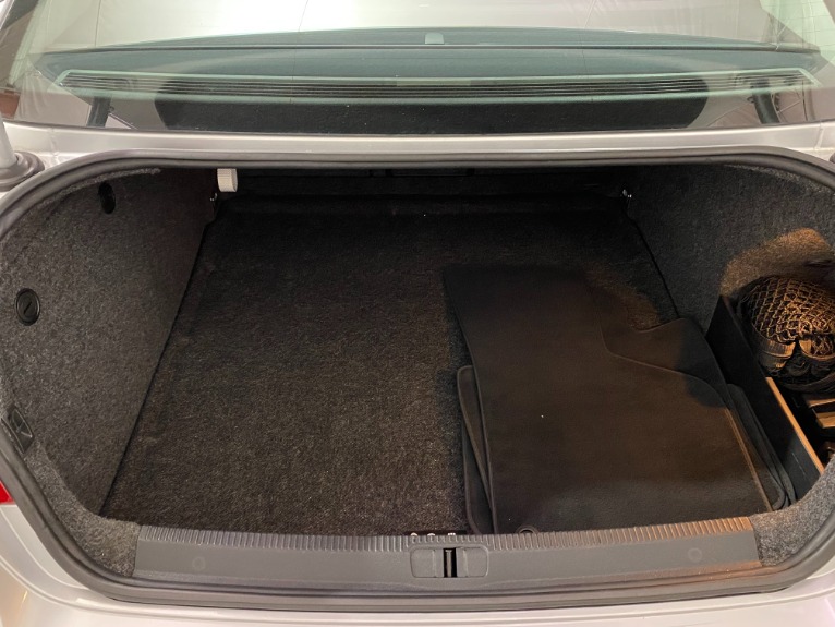 Used-2006-Volkswagen-Passat-36