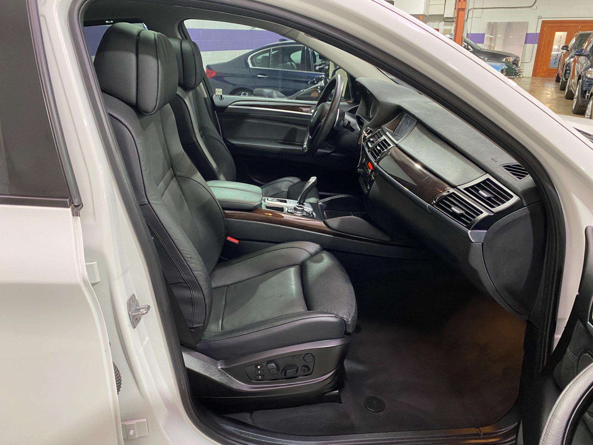 Used-2014-BMW-X6-xDrive35i