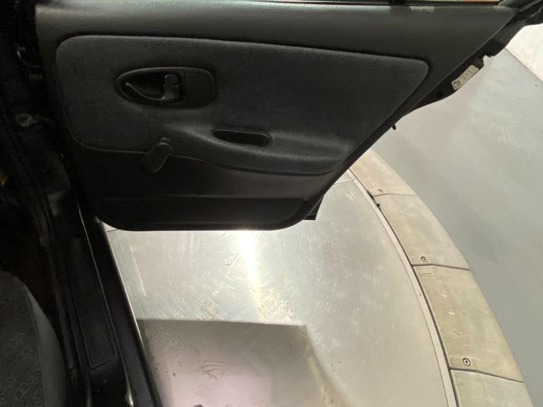 Used-2002-Saturn-S-Series-SL1