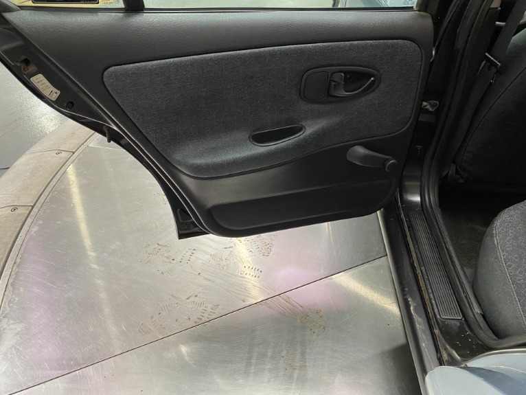 Used-2002-Saturn-S-Series-SL1