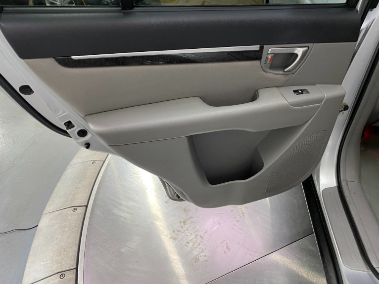 Used-2007-Hyundai-Santa-Fe-SE