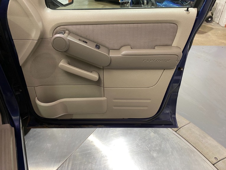Used-2007-Ford-Explorer-XLT-W/-AdvanceTrac-RSC-RWD