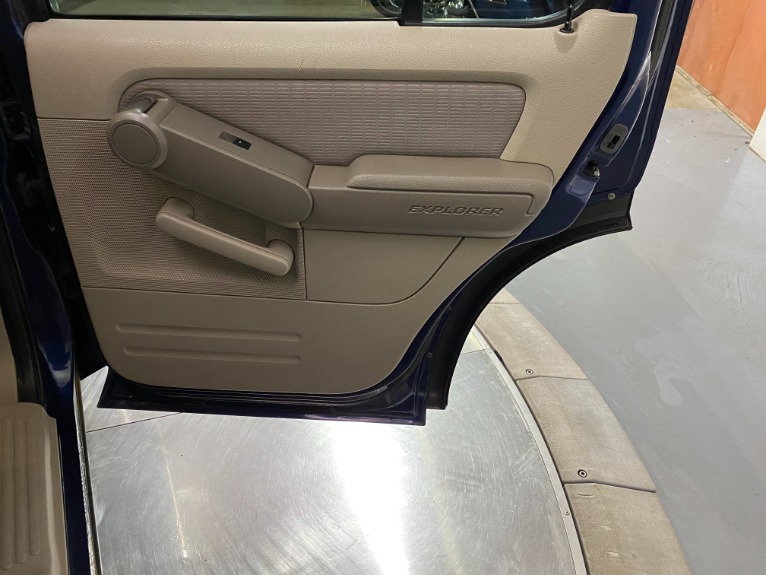 Used-2007-Ford-Explorer-XLT-W/-AdvanceTrac-RSC-RWD