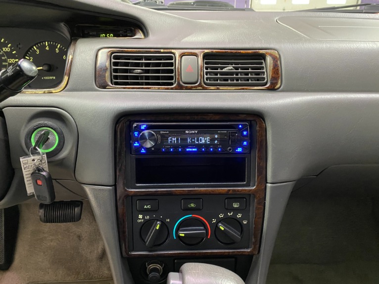 Used-2000-Toyota-Camry-LE