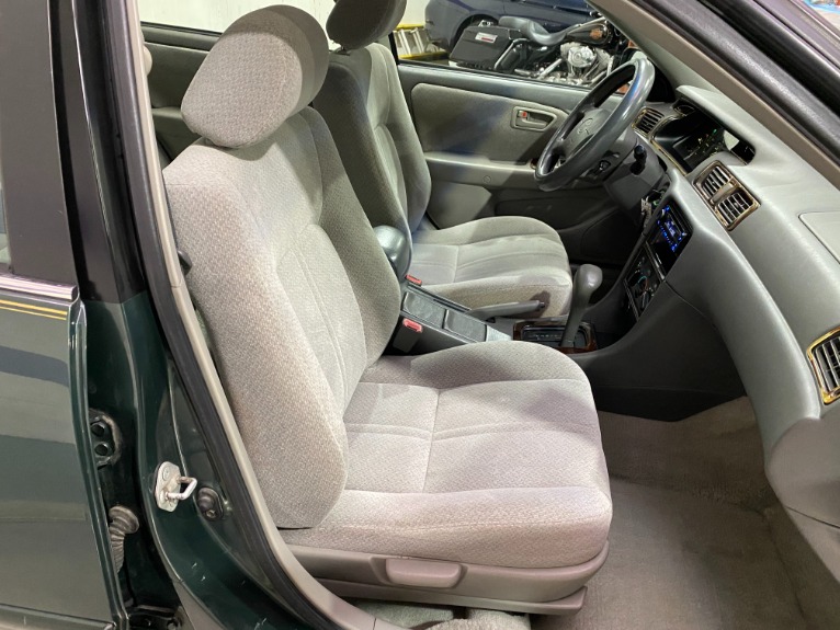 Used-2000-Toyota-Camry-LE