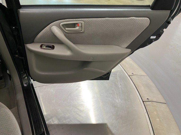 Used-2000-Toyota-Camry-LE