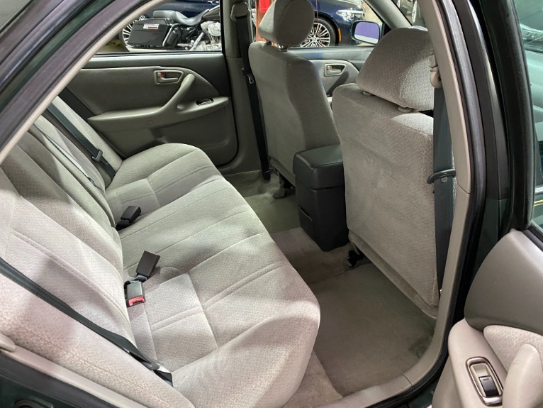 Used-2000-Toyota-Camry-LE