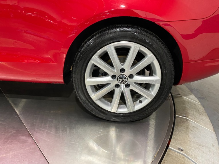 Used-2010-Volkswagen-Eos-Komfort