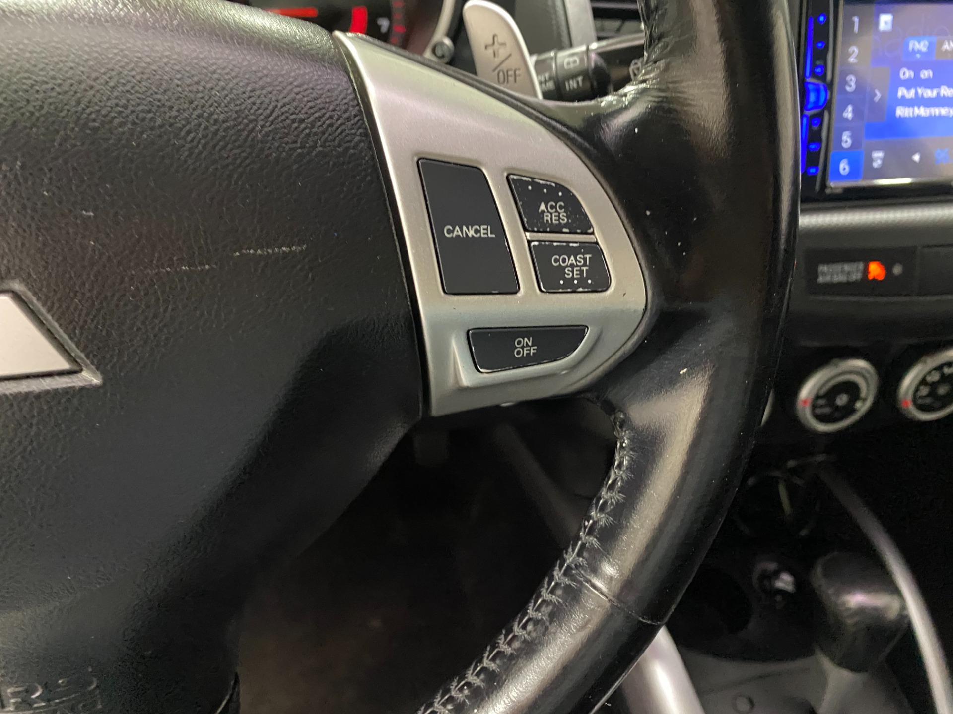 Used-2008-Mitsubishi-Outlander-XLS-AWD
